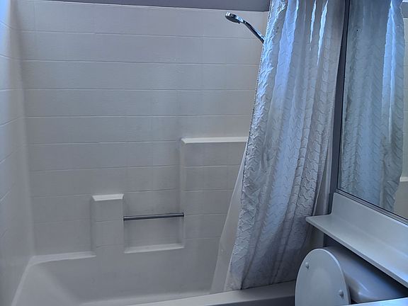 4th image of 551 Copenhagen St