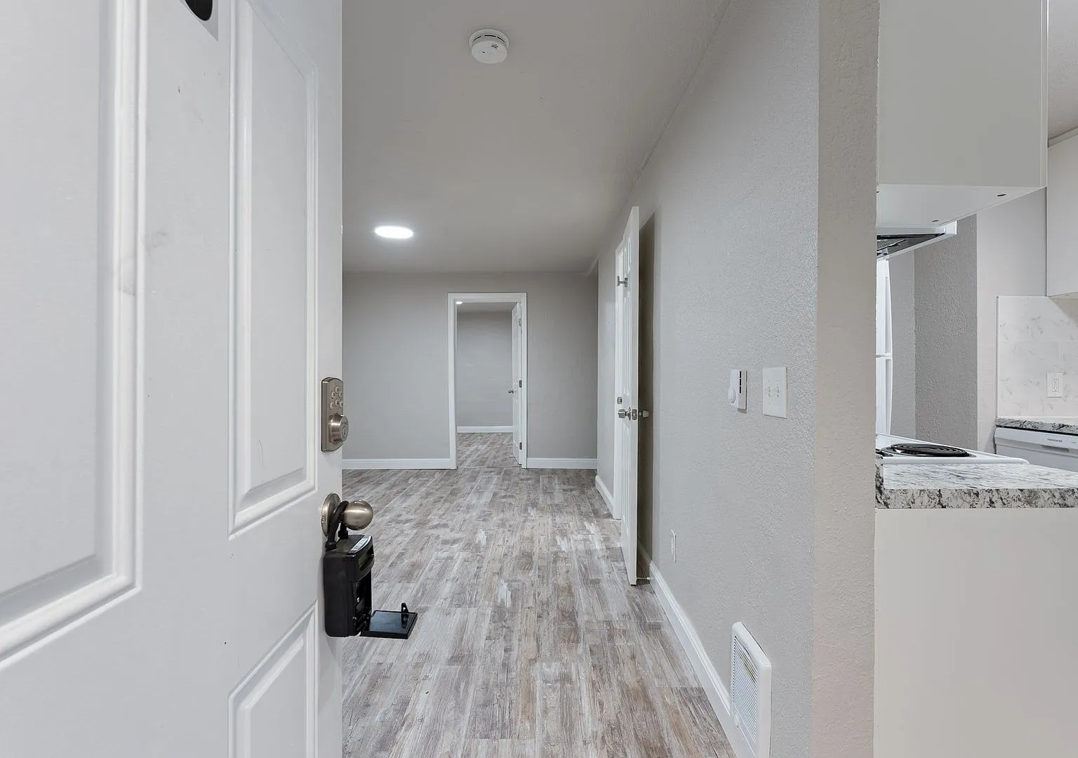 3812 R St — Photo 2