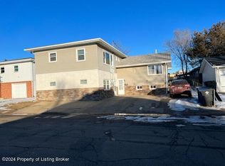 1016 11th Ave W, Dickinson, ND 58601