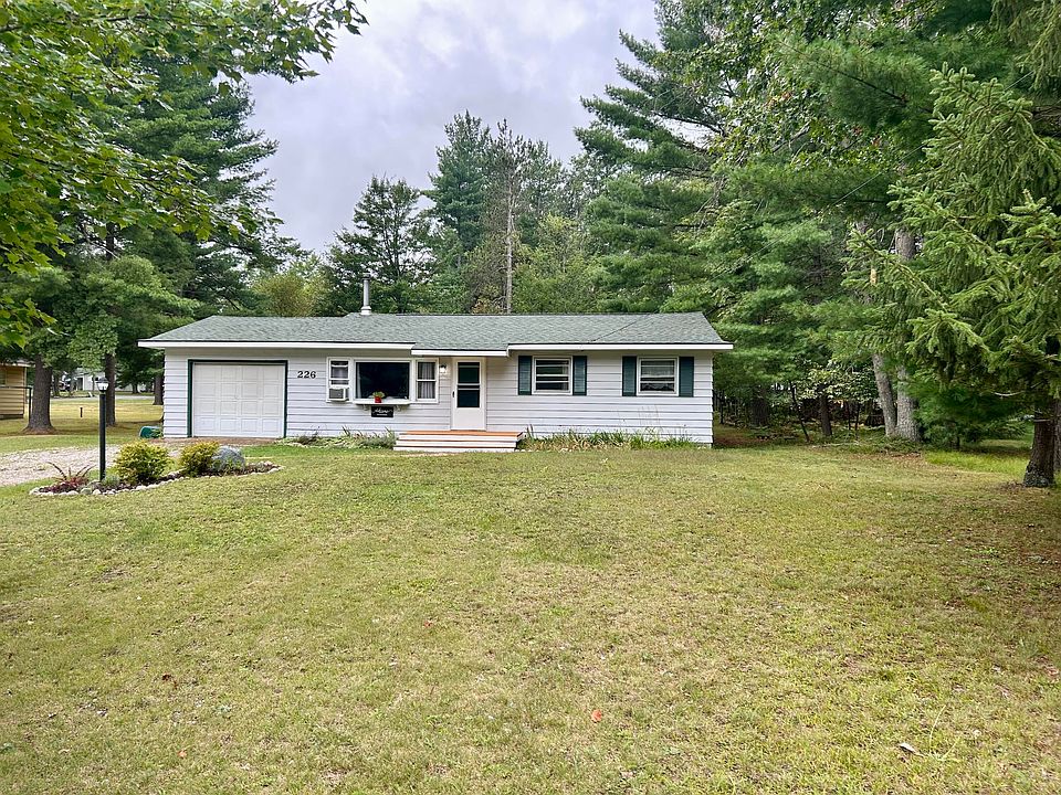1st image of 226 Center Dr