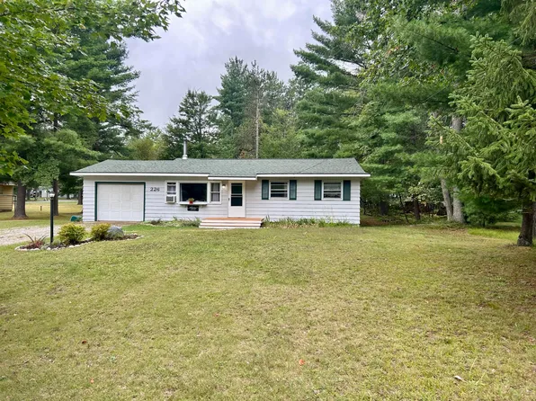 226 Center Dr, Roscommon, MI 48653