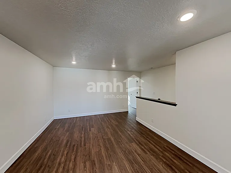 2992 S Village Dr — Photo 8