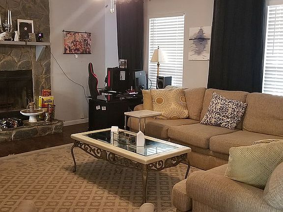 3rd image of 743 Cherry Dr