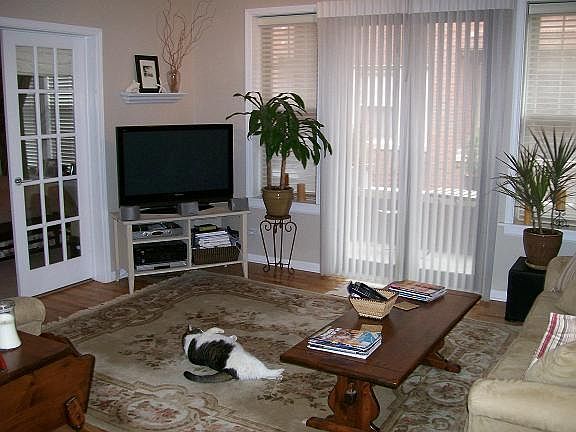 5th image of 966 W Cuyler Ave APT 2N