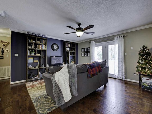 3rd image of 161 Newport Way