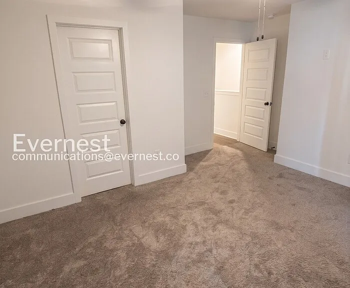 2433 E 17th St — Photo 10