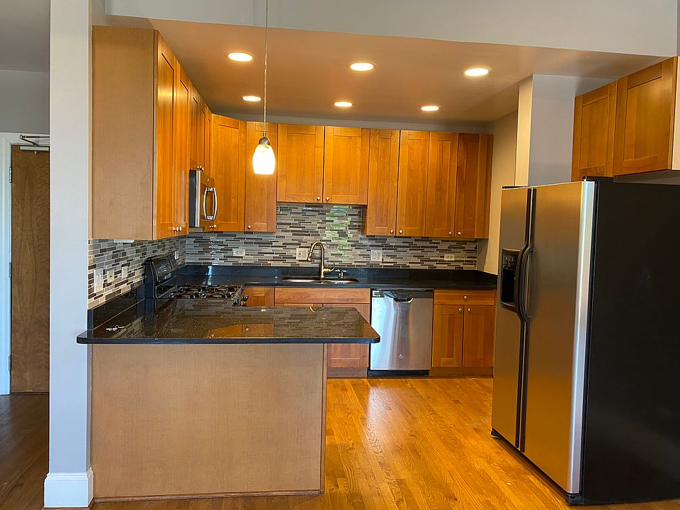 1st image of 2505 W George St #301
