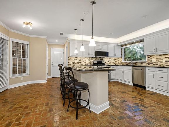 3rd image of 254 Jackson Blvd