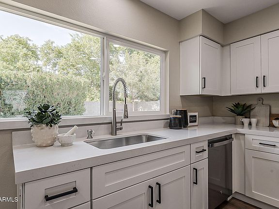 5th image of 2136 W PORTOBELLO Avenue