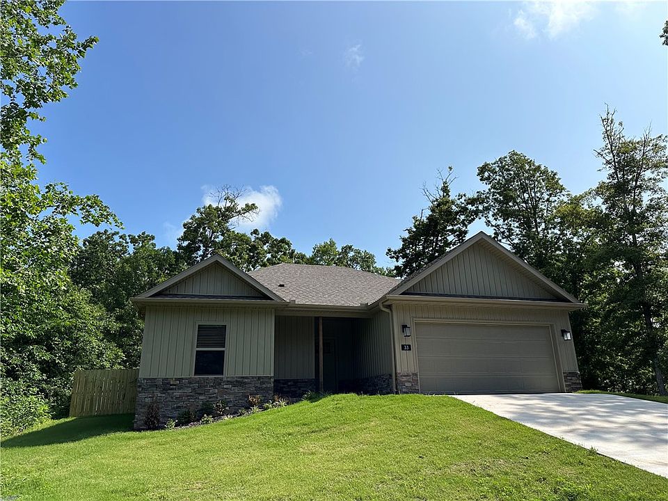 1st image of 33 Celtic Dr