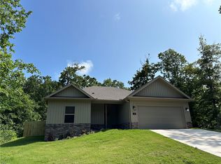 33 Celtic Dr, Bella Vista, AR 72714