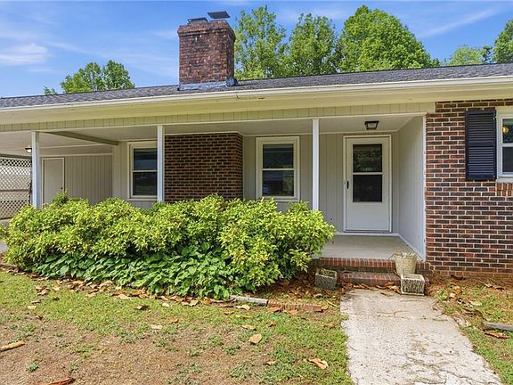 3rd image of 115 Windy Hill Ct