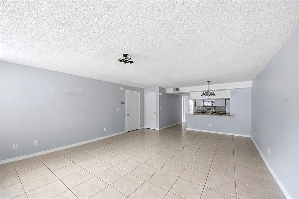 3 bed, 2.0 bath, 1287 sqft, $1,700 — Photo 4