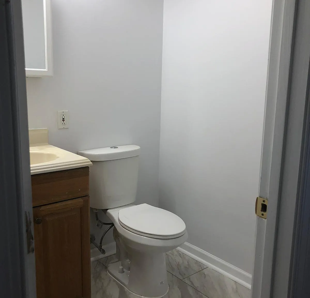 137 Cedar Aly — Photo 3
