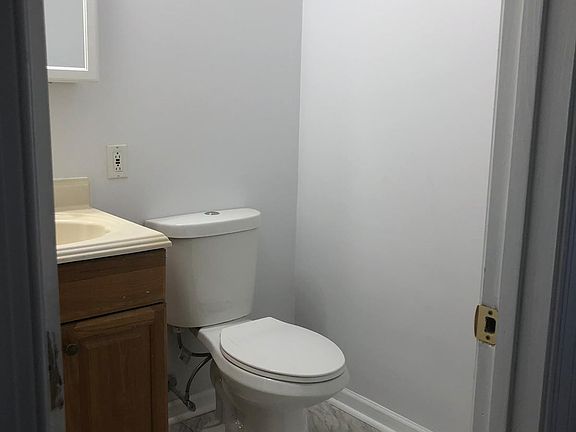 3rd image of 137 Cedar Aly