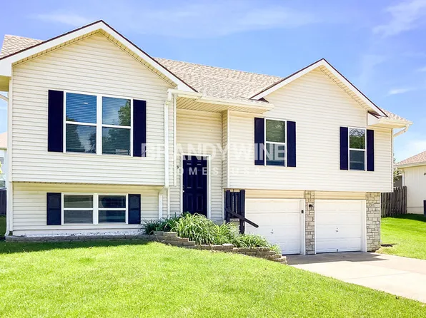 18619 Woodruff St, Smithville, MO 64089