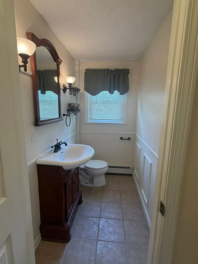 Spacious 2-Bedroom 1 1/2 bath- End-Unit Townhouse, Dunbarton, NH — Photo 4