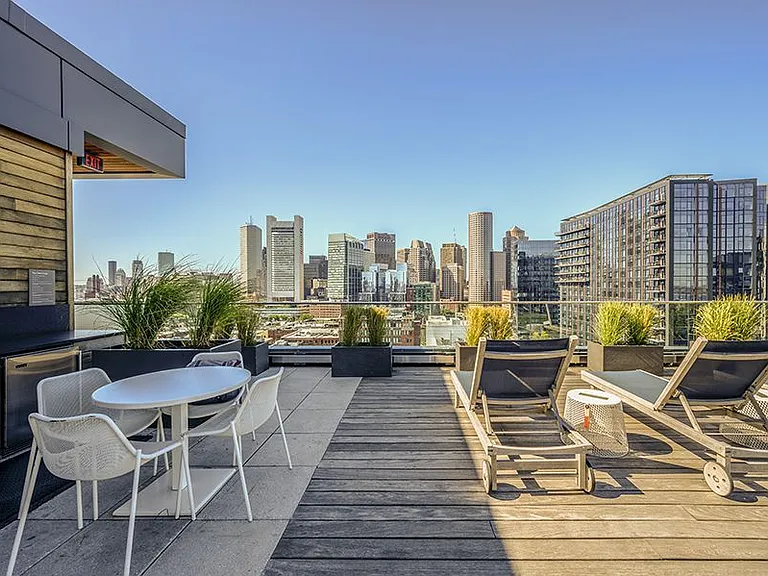 Watermark Seaport — Photo 18