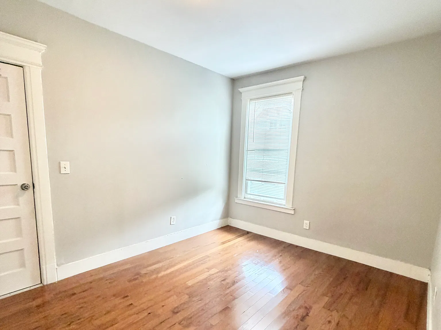 3 bed, 1000 sqft, $1,900 — Photo 4