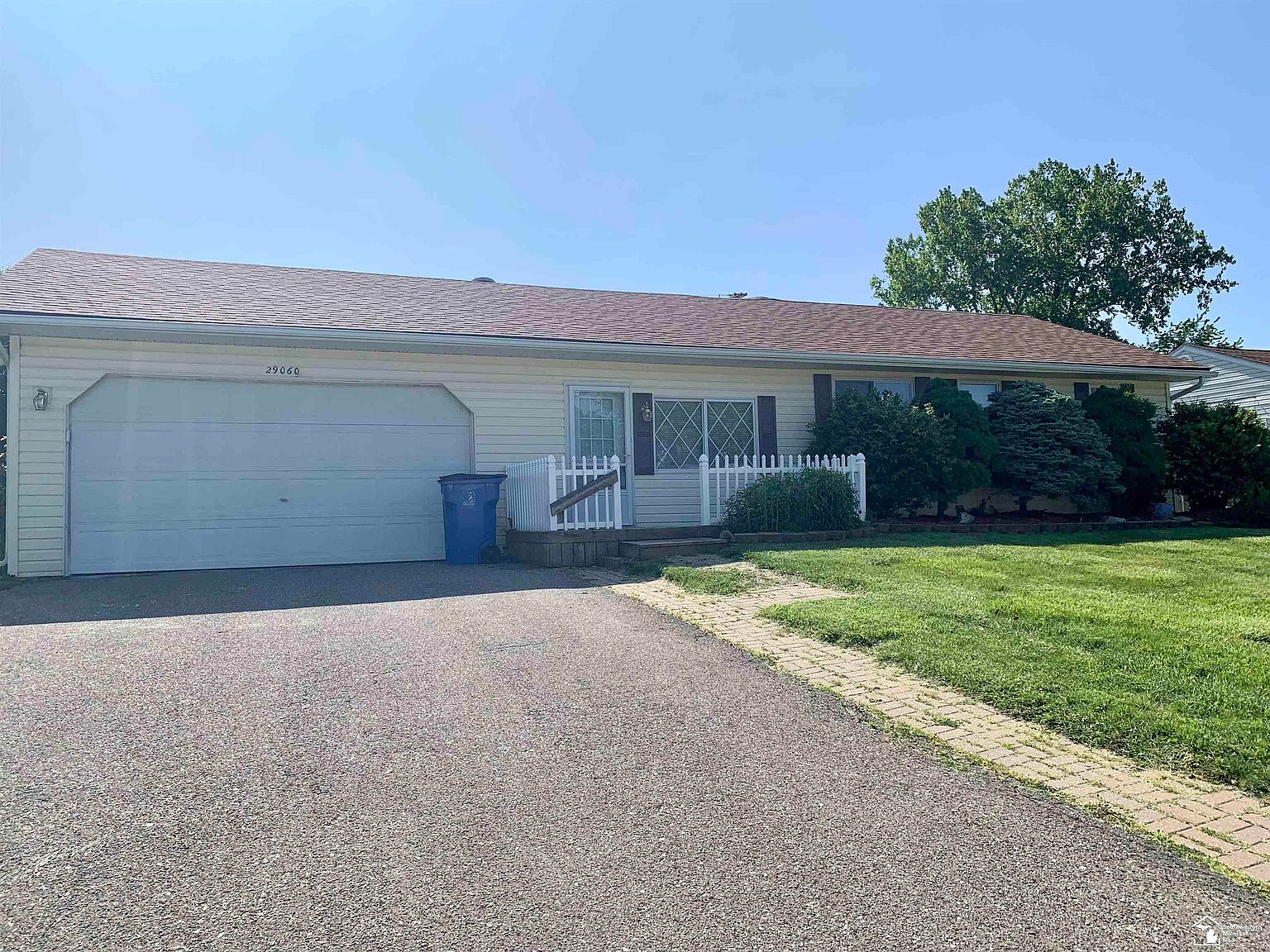 29060 Denison St, Gibraltar, MI 48173 Zillow