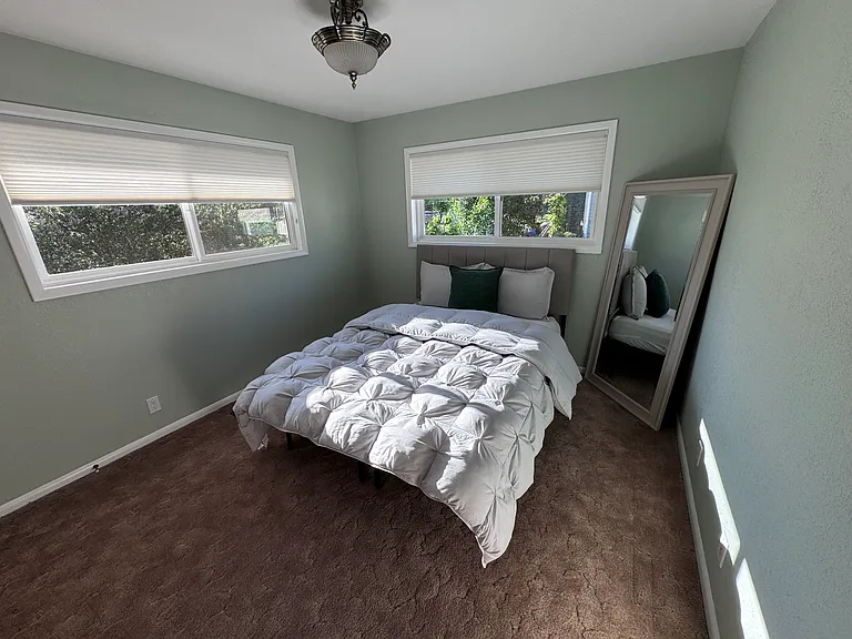 1345 NE 9th St — Photo 15