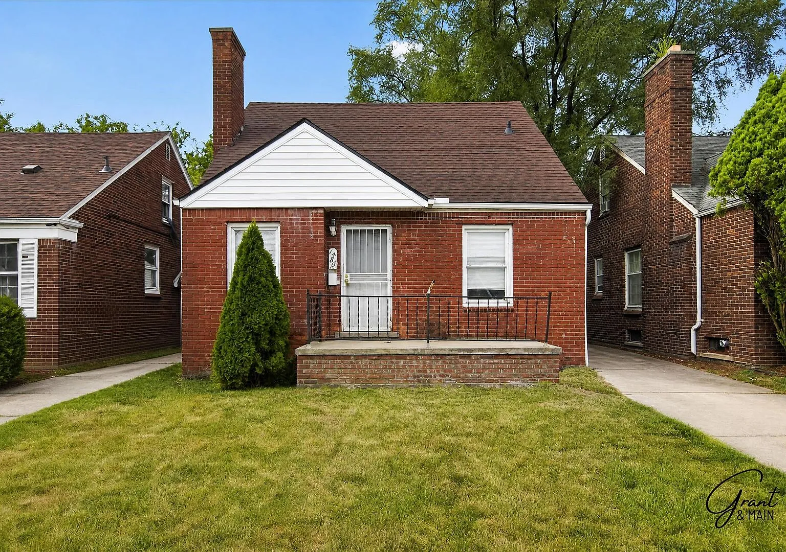 3 bedroom 1.5 bathroom bungalow - $1175 — Photo 1