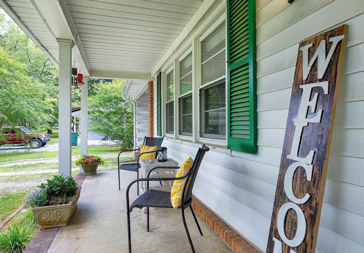 3 bed, 1.5 bath, 1308 sqft, $2,200 — Photo 3