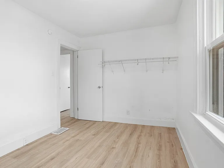 7806 Saint Lawrence Ave — Photo 16