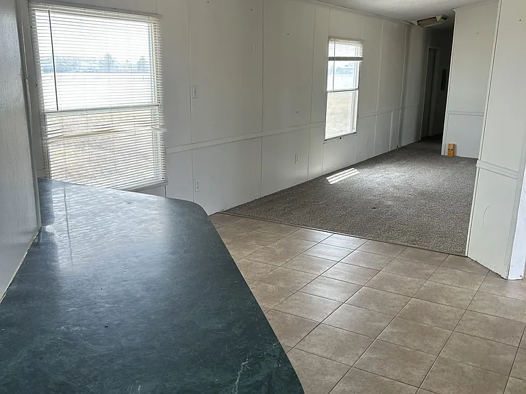 510 Gaston St N — Photo 2