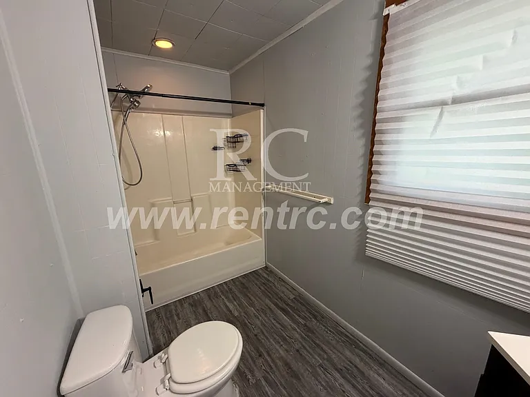 1206 Robinson St — Photo 4