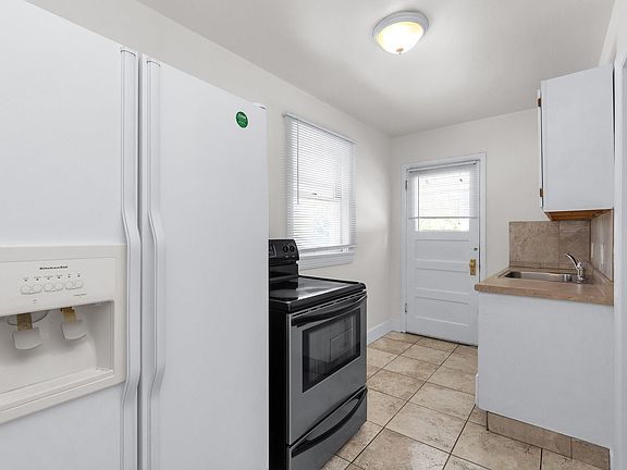 5th image of 2340 Eccles Ave #1