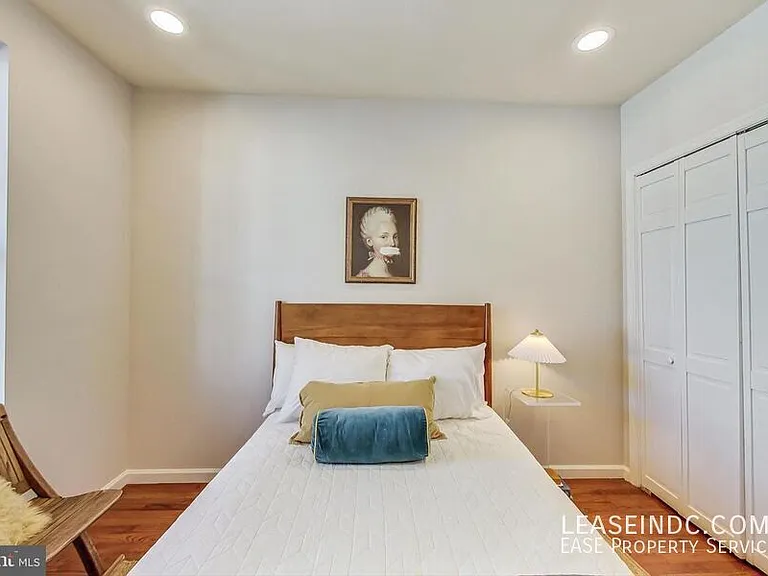535 Gresham Pl NW — Photo 20
