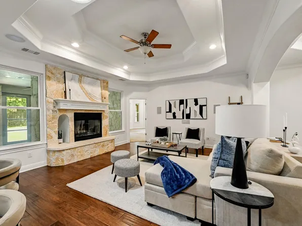 9402 Springwood Dr, Austin, TX 78750