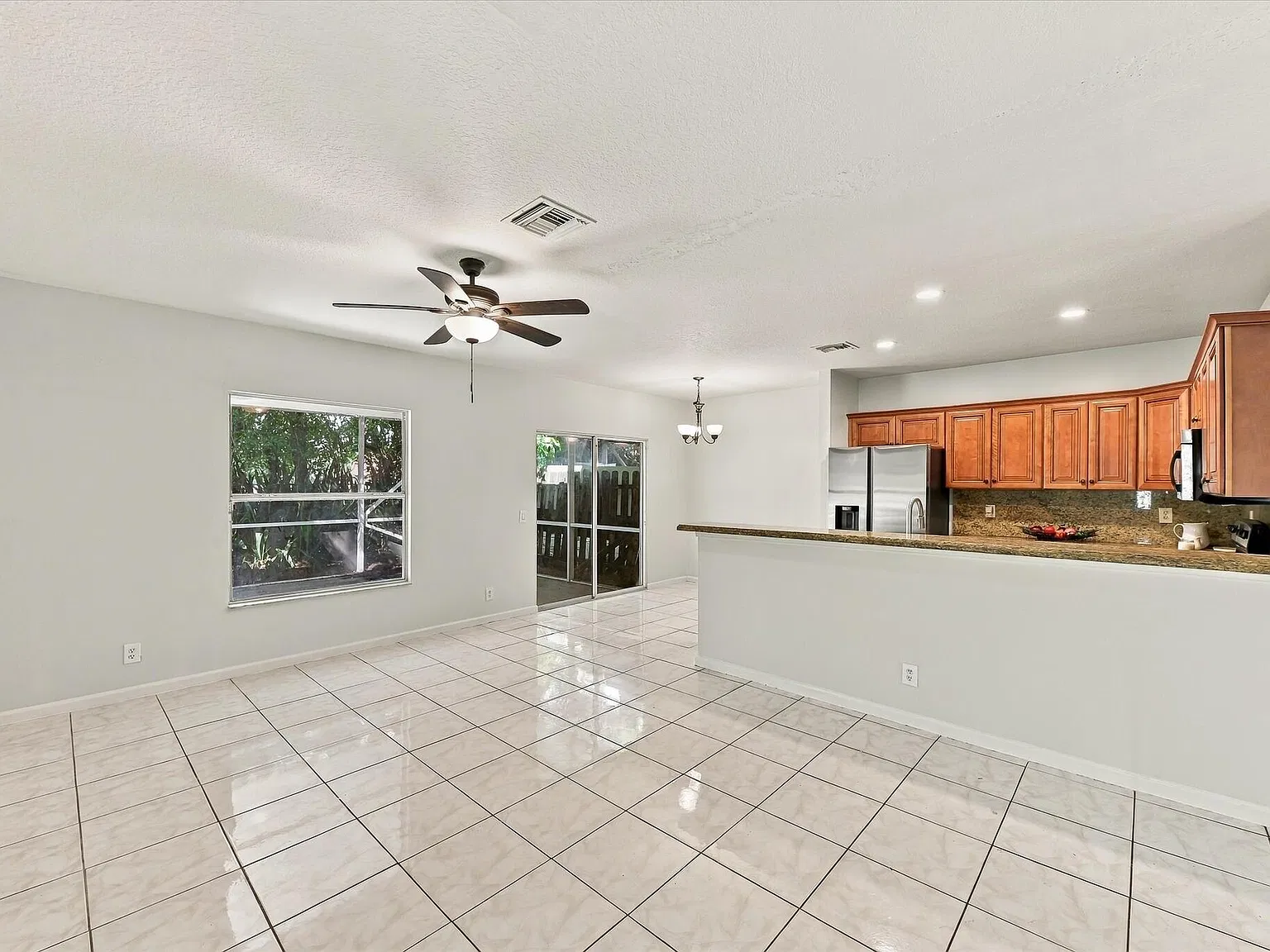 4 bed, 3.0 bath, 1561 sqft, $3,200 — Photo 1