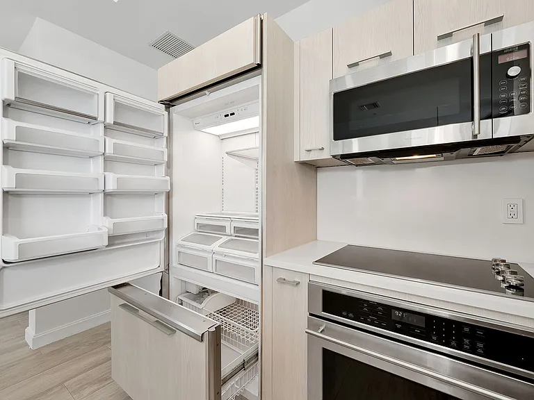 55 SW 9th St #4208 — Photo 7