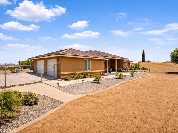 6797 Blue Rose Ln, Oak Hills, CA 92344