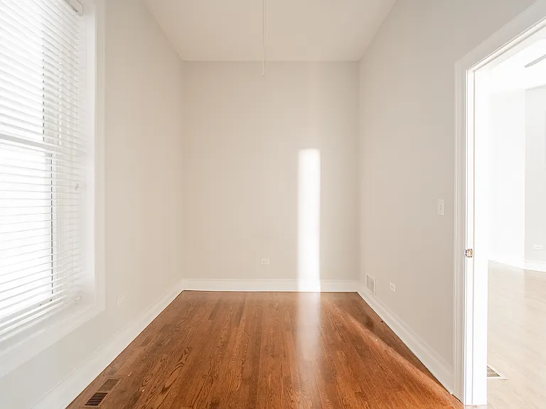 933 W Newport — Photo 16