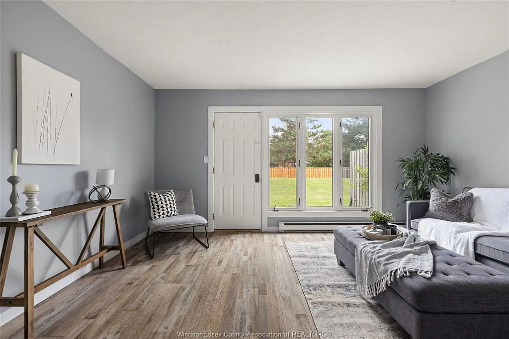 3 bed, 1.5 bath, $1,900 — Photo 3