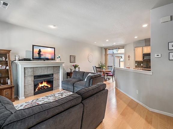 3rd image of 855 NE 72nd Ave