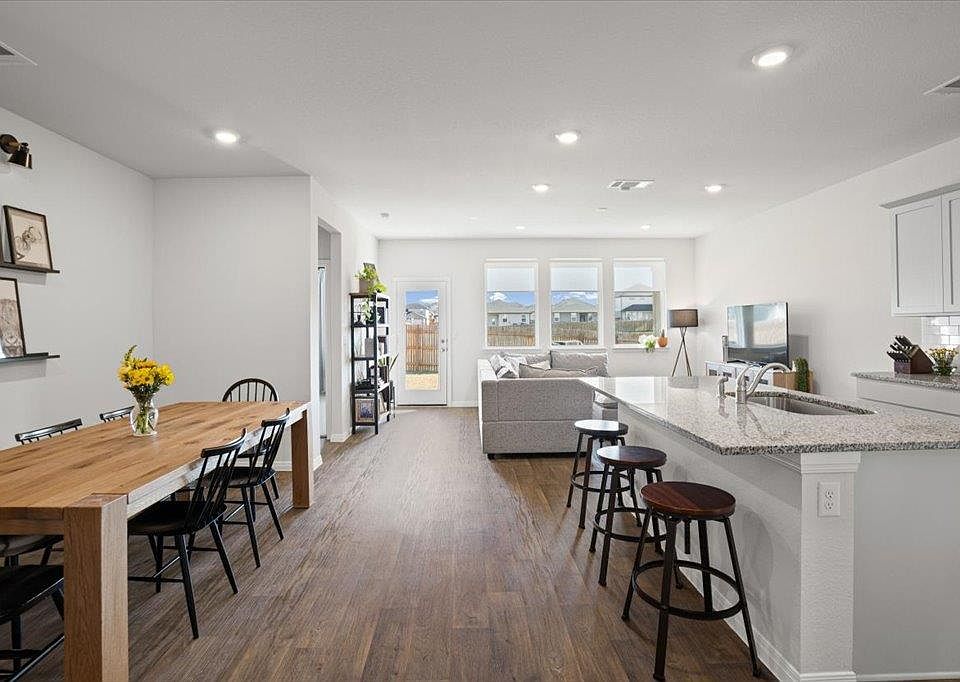 1st image of 209 Connor Ln