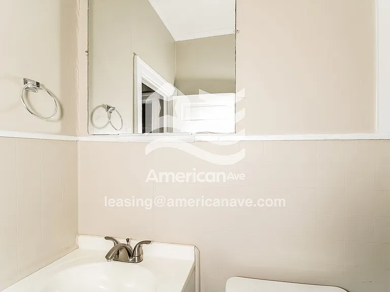9228_013_wm_-_main_bathroom_13589532.jpg