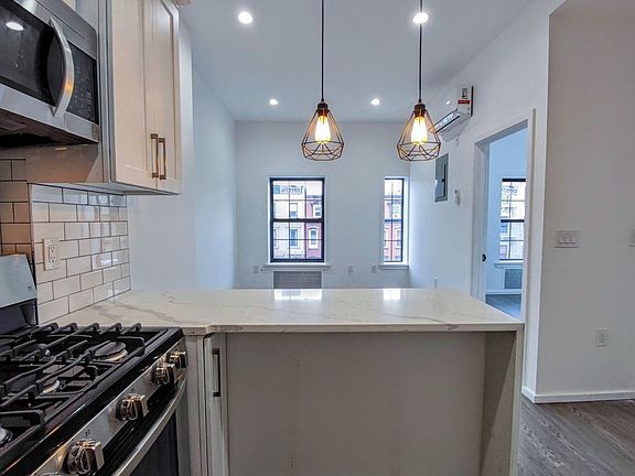3rd image of 278 Quincy St APT 3