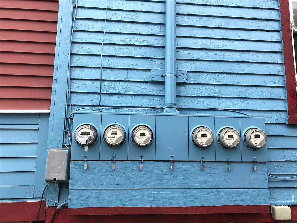 2nd image of 250 N Main St