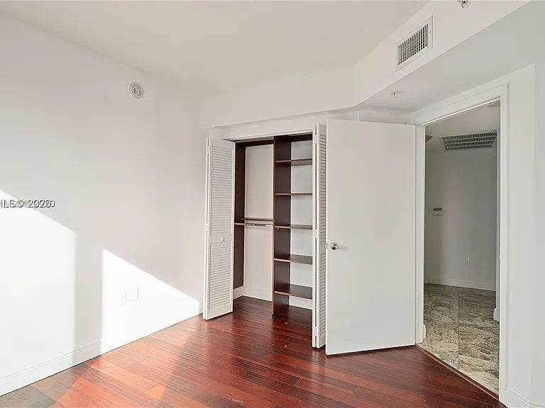 41 SE 5th St #1016 — Photo 10