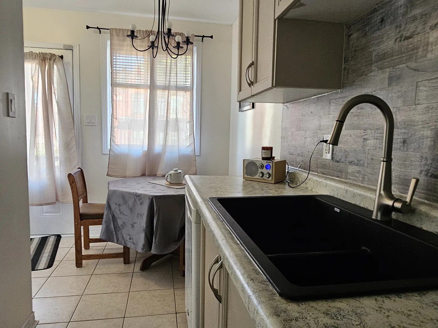 7 bed, 3.5 bath, $750 — Photo 2