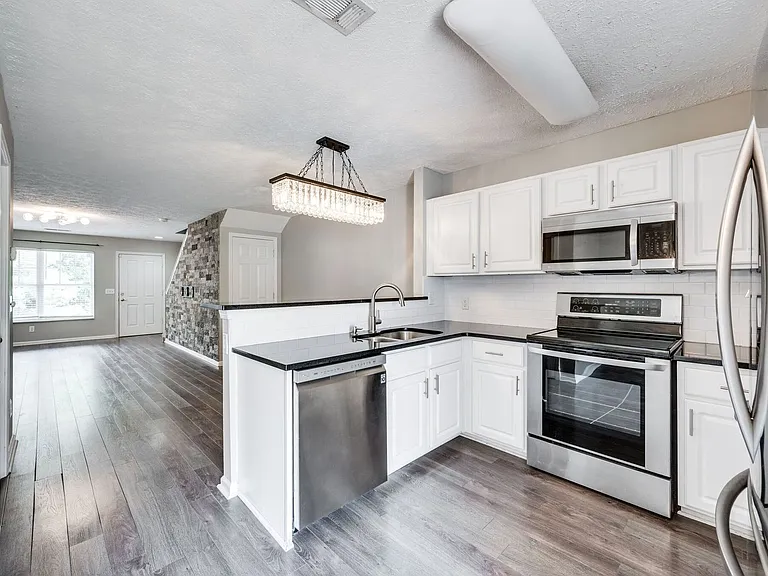 209 Shadow Glen Dr — Photo 16