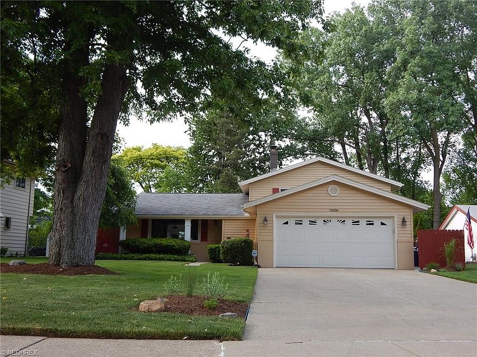 1st image of 28180 Gardenia Dr