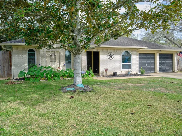 729 Newman St, Angleton, TX 77515