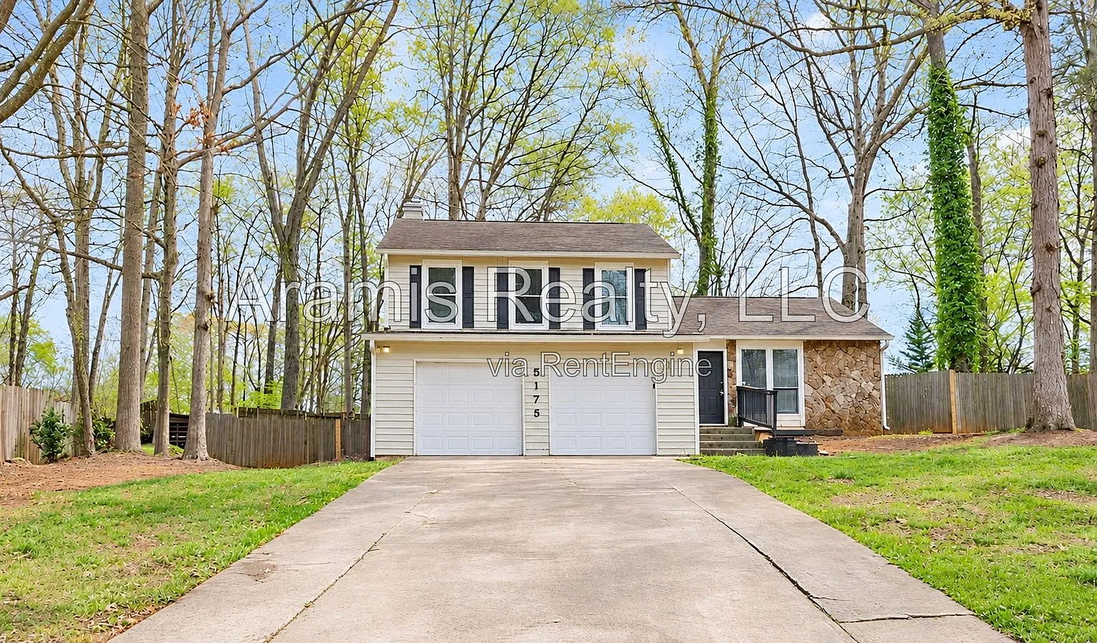3 bed, 2.0 bath, 1844 sqft, $2,100 — Photo 1