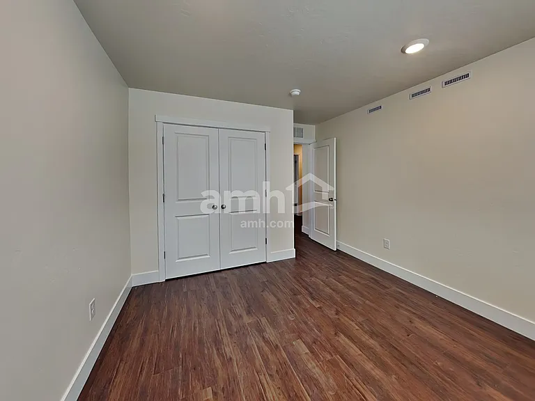 716 S Rocker Ave — Photo 17